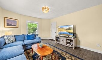 35 Hazel St B, Attleboro, MA 02703