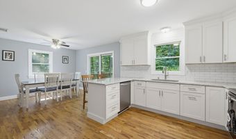 18 Vale Rd, Brookfield, CT 06804