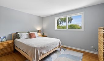 2406 N Lafayette St, Arlington Heights, IL 60004