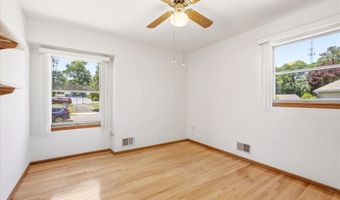 60 Pelican Dr, Bayville, NJ 08721