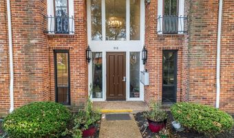 916 Claytonbrook Dr 1, Ballwin, MO 63011