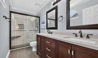 918 Claybend Dr, Ballwin, MO 63011
