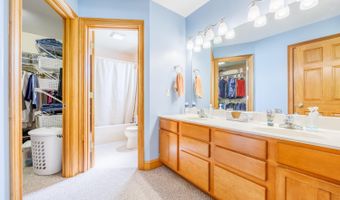 210 Evergreen Dr, Batesville, IN 47006