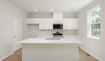 1 Dahlia Ct, Bayville, NJ 08721