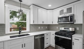 628 Hickory Knoll Ct, Ballwin, MO 63021