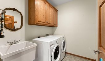 608 N Riverwood Cir, Brandon, SD 57005