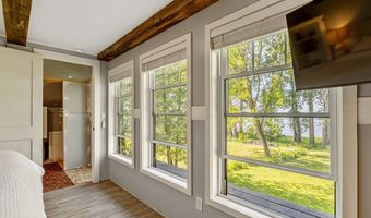81 Mud Pt S, Alburgh, VT 05440