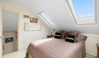 5 Defenders Row, Newport, RI 02840
