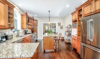 38 Greenridge Dr, Brookfield, CT 06804
