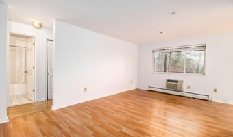 27 Rollingwood Dr 27, Brookfield, CT 06804