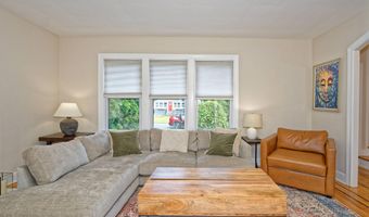 5 Kakely St, Albany, NY 12208