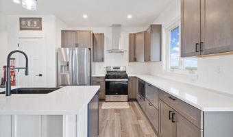 985 RANGE LINE Rd, Cheyenne, WY 82009