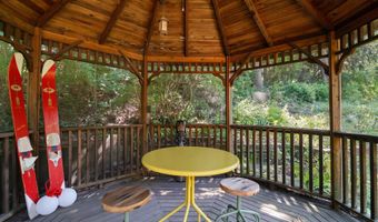 17 E Stillwater Ave, Beverly Shores, IN 46301