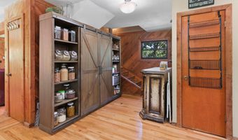 10463 Farm Road 1182, Aurora, MO 65605