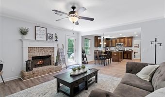 165 6th St, Auburn, GA 30011