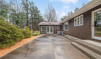 40 Spring Valley Dr, East Greenwich, RI 02818