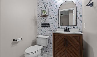 660 Village Green Blvd E, Adams Twp., PA 16046