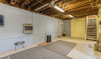 305 6th St, Adair, IA 50002