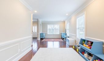2138 PATRICK HENRY Dr, Arlington, VA 22205