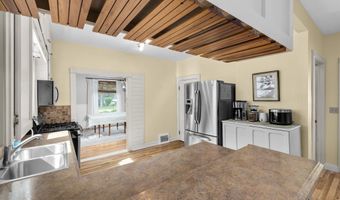 617 E 9th St, Auburn, IN 46706