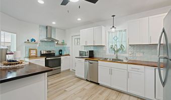 936 S Houston St, Aransas Pass, TX 78336
