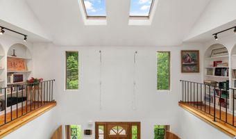 104 Juniper Ridge Rd, Brattleboro, VT 05301