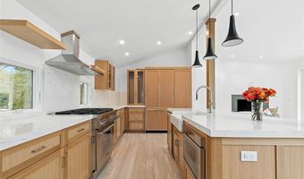 37 Gilberts Path, Amagansett, NY 11930