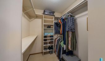 2908 N Oak Rd, Brandon, SD 57005