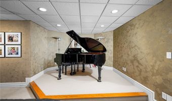 47 Nature Cove Ct, Amherst, NY 14221