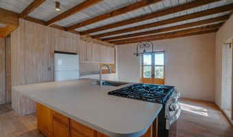26 La Canada Rd, Arroyo Seco, NM 87514