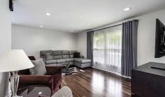 1631 S Surrey Ridge Dr, Arlington Heights, IL 60005