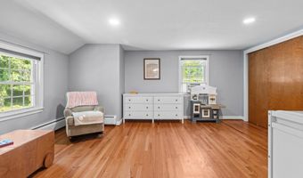 24 Maple Edge Dr, Bloomfield, CT 06002