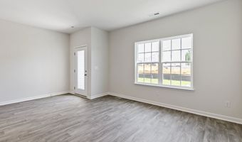 221 Maddox Dr, Aberdeen, NC 28315