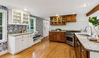 43 Lakeside Dr, Falmouth, ME 04105