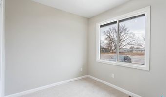 505 W Cedar St, Beresford, SD 57004