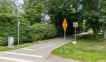 80 PECK Ave, Bristol, RI 02809