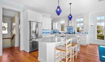 140 Tuckerman Ave, Middletown, RI 02842