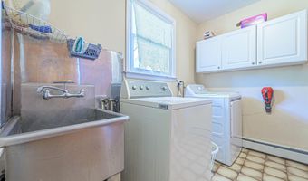 9 Cordova Dr, Absecon, NJ 08201