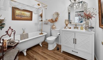 11 Inwood Pl, Aberdeen, NJ 07747