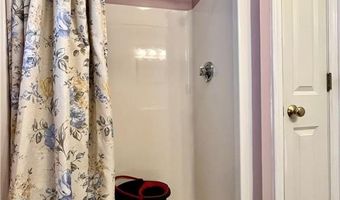 2 Hayes St, Johnston, RI 02919