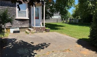 44 Crest St, Middletown, RI 02842