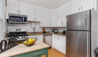 1021 S BARTON St 120, Arlington, VA 22204