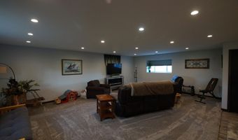 1127 NE 32nd Ave, Aberdeen, SD 57401