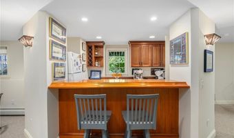 4 Brookfield Ct, East Greenwich, RI 02818