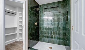 3813 Brookchase Ln, Charlotte, NC 28205