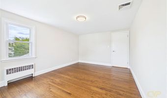 28 Eden Crest Dr, Cranston, RI 02920