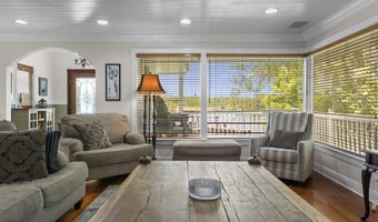 1099 Campbell Dr, Biloxi, MS 39532