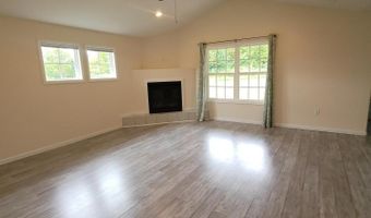 323 Shadows Lawn Dr, Athens, TN 37303