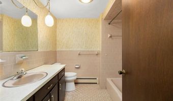 49 Magnolia Ln, Coventry, RI 02816