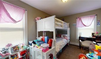 44 Division St, Lincoln, RI 02838